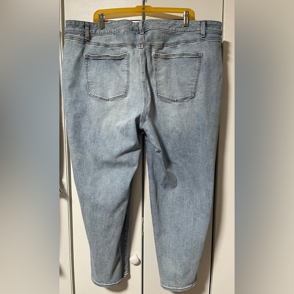 Talbots Women's Everyday Relaxed Cropped Light Blue Jeans - Picture 2 of 3